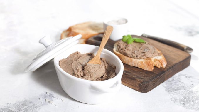 Cyril Lignac vous prépare un parfait de volaille façon foie gras pour votre menu de fêtes