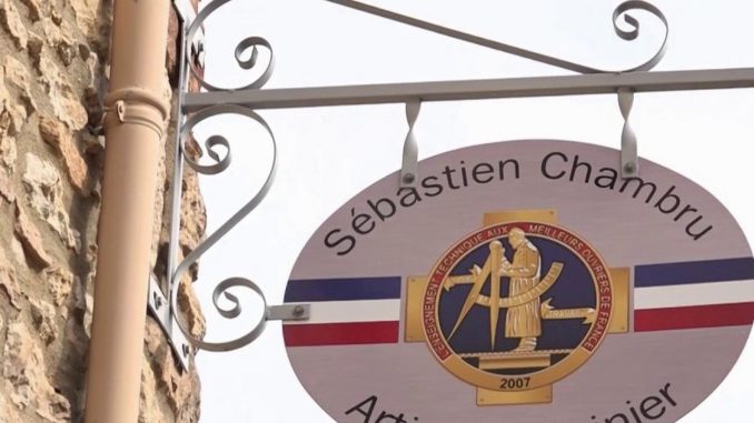 Gastronomie : en Saône-et-Loire, un chef propose un menu étoilé à petit prix
Le guide Michelin vient de dévoiler ses nouvelles étoiles. Il est toutefois parfois possible de profiter de leur savoir-faire sans se ruiner. À Fuissé, en Bourgogne, un chef étoilé propose un menu à 36 euros.