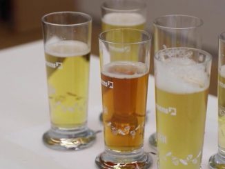 Écoles extraordinaires : à Munich, des élèves deviennent sommeliers de la bière
En Bavière, des formations existent pour devenir sommelier de la bière. Comme pour le vin, il conseille des bières en accord avec des plats.