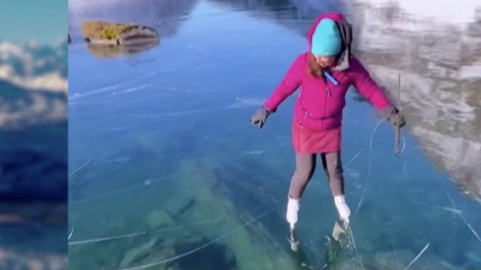 Le monde en images : les actualités de la semaine
Le 20 Heures du dimanche 19 novembre revient sur la semaine d’actualités en images. Au programme : un gourmand qui tranche son foie gras à la Carte Vitale dans le train, un lac gelé et translucide et un beau cadeau de Noël pour une jeune fille atteinte d’un cancer.