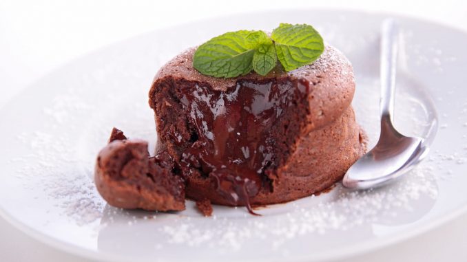 Le mi-cuit chocolat noisette de Cyril Lignac : sa recette inratable ne nécessite que peu d