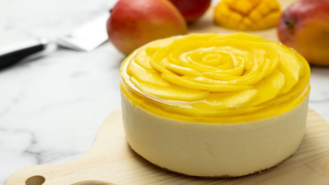 Recevez des éloges en un clin d'œil avec la nouvelle Envie de changer de la bûche ? Cyril Lignac vous propose un biscuit roulé façon charlotte aux fruits
