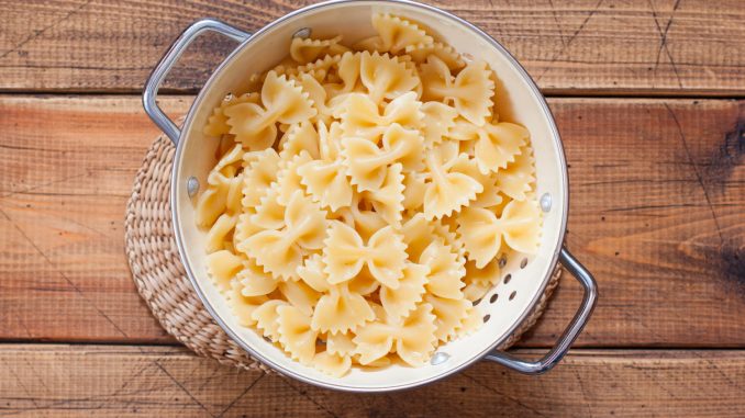 Vos pâtes de la veille sont devenues collantes ? Voici comment les réchauffer, sans ajouter de beurre