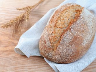 Pourquoi vous ne devriez jamais poser votre pain de cette manière sur la table