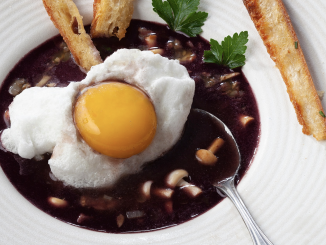 Les Œufs mollets façon meurette en île flottante