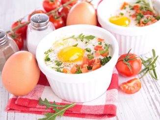 Pour une cuisson parfaite des œufs cocotte, essayez cette astuce – le jaune restera coulant