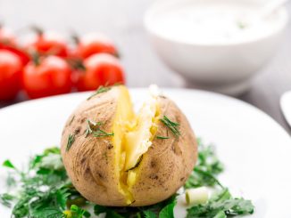 Pommes de terre au four : ce petit geste à faire avant la cuisson pour obtenir une chair fondante