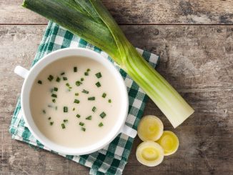 Le secret de Cyril Lignac pour sublimer le velouté de poireaux - il rend ce légume détox hyper gourmand