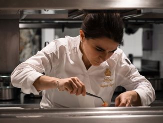 Tables de chefs. Eugénie Béziat, au Ritz à Paris : "L'iode sur la braise, c'est ma madeleine de Proust"