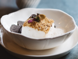 Ile flottante d’oignons doux/confit de citron et nuts de Pierre Augé