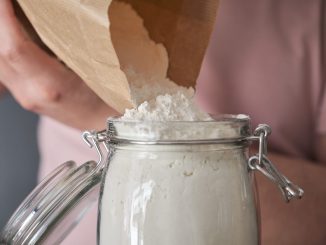 Voici ce que vous devriez toujours glisser dans vos pots de farine pour mieux la conserver