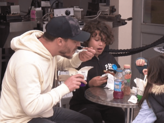 Gastronomie : la restauration a connu une année historique en 2022
Les restaurants ont signé en 2022 une année historique, malgré la hausse des prix. La fréquentation dépasse le niveau d’avant-Covid en 2019, et les Français se rendent particulièrement dans les restaurants indépendants.