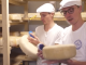 Béarn : la tomme de brebis, un savoir-faire local qui fait la fierté de la région
Parmi les trésors des Pyrénées et de la région du Béarn, il y a la tomme de brebis. Rencontre avec Jean, qui en produit depuis 70 ans.