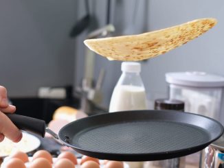 Voici la méthode à suivre pour faire sauter vos crêpes comme un Chef
