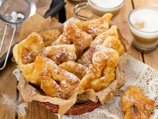 Bientôt Mardi gras : Cyril Lignac partage la recette des beignets de son enfance