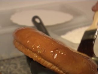 Epiphanie : la tradition de la galette des rois et de la brioche
Samedi 6 janvier, c’est le jour de l’Épiphanie selon la tradition chrétienne. On tire les rois et on déguste le gâteau ou la galette. Reportage.