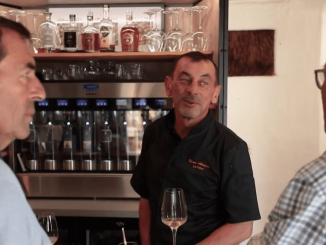 Corse : le goût des recettes d’antan des frères Abbatucci
Le 13 Heures vous emmène, mercredi 7 juin, en Corse, à la rencontre des trois frères de la famille Abbatucci. Ils font rayonner la gastronomie et les saveurs d'antan. L'un est éleveur, le deuxième vigneron et le troisième tient le restaurant familial.