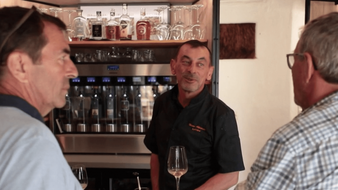 Corse : le goût des recettes d’antan des frères Abbatucci
Le 13 Heures vous emmène, mercredi 7 juin, en Corse, à la rencontre des trois frères de la famille Abbatucci. Ils font rayonner la gastronomie et les saveurs d'antan. L'un est éleveur, le deuxième vigneron et le troisième tient le restaurant familial.