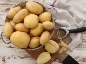 Pommes de terre : pourquoi faut-il éviter de manger la peau ? Surtout lorsqu