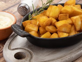 Le geste qui garantit des pommes de terre au four ultra-croustillantes