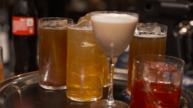 Boissons sans alcool: Une demande en hausse constante en France Consommation : le marché des boissons sans alcool en pleine expansion
Les boissons sans alcool séduisent de plus en plus de Français. La demande des consommateurs est en augmentation, et les bars comme les commerces répondent présents.