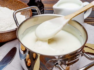 Pour réussir une béchamel sans grumeaux, suivez les conseils des plus grands chefs