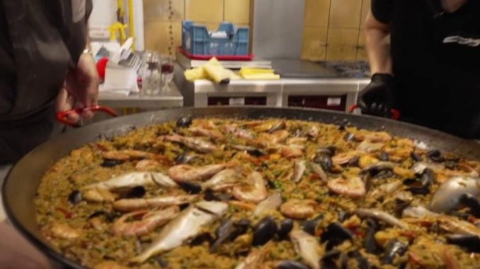 Solidarité : les "Pêcheurs du cœur" cuisinent pour des patients en fin de vie
Jeudi 8 février, la rubrique "Une idée pour la France" du 13 Heures met en lumière l'association des "Pêcheurs du cœur", qui cuisine pour des personnes en fin de vie.