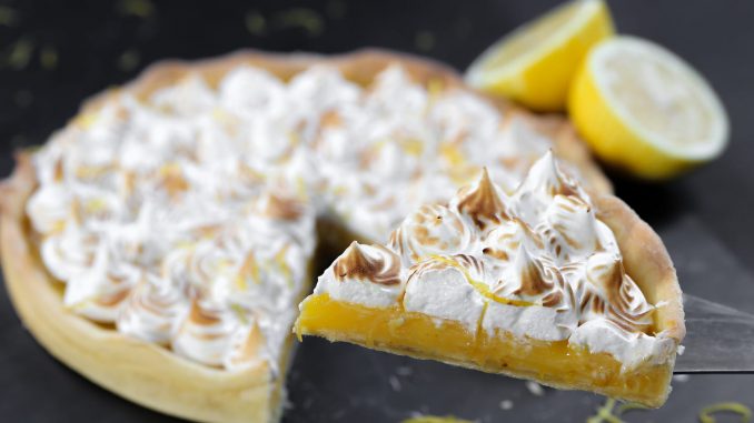
Tarte au citron meringuée à l'ancienne : la meilleure recette à préparer pour la fête des grands-mères            