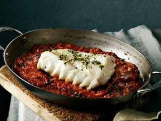 Skrei au four, tomates et ail