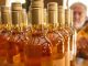 Goût, prix, nouveaux modes de consommation... Les capsules à vis vont-elles remplacer les bouchons de liège au-dessus des bouteilles de vin ?
Dans les rayons des foires aux vins du Printemps, les capsules à vis continuent de s’installer, petit à petit, au-dessus des bouteilles. Un mode de bouchage qui s'adapte aux nouvelles tendances de consommation, sans inquiéter, en apparence, les acteurs du liège.