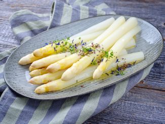 Asperges blanches : ce geste recommandé par les chefs pour qu