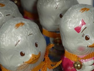 Pâques : du chocolat "anti-gaspi" pour lutter contre l'inflation
Des milliers de chocolats seront distribués lors du week-end de Pâques. Dans un contexte d'inflation, certains Français choisissent de sauver du chocolat du gaspillage pour faire des économies.