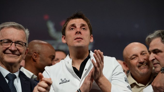 Guide Michelin : à 35 ans, Fabien Ferré devient le plus jeune chef triple étoilé français de l'histoire
Le guide Michelin a récompensé 62 tables en France lors de sa cérémonie à Tours, dont celle de la Table du Castellet, dans le Var.