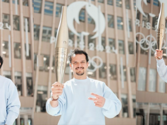 Juan Arbelaez, porteur de la flamme Olympique 2024