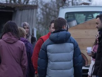 Saône-et-Loire : un four à bois mobile pour rapprocher les quartiers
À Torcy, en Saône-et-Loire, un four mobile se déplace de quartier en quartier. L'objectif est que les habitants se rencontrent lors d'un moment de convivialité.