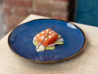 Saumon fumé mariné au whisky tourbé et crémeux de céleri à la vanille