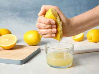 Citron : le petit geste à connaître pour obtenir deux fois plus de jus