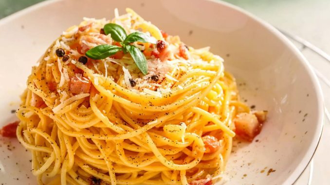 
"Enfin la VRAIE recette des pâtes carbonara" - même les Italiens les plus exigeants la valident            