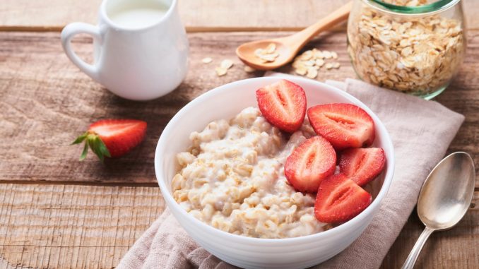 Une Américaine révèle ses petits secrets pour un porridge ultra-crémeux et bien plus savoureux