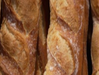 Gastronomie : les secrets de la meilleure baguette de Paris
Un boulanger du XIème arrondissement de Paris a remporté le prix de la meilleure baguette de la capitale. Pendant un an, il sera chargé d'approvisionner le palais de l'Élysée en pain.