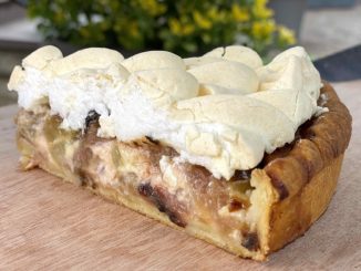 Tarte à la rhubarbe meringuée