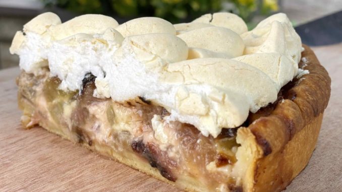 Tarte à la rhubarbe meringuée