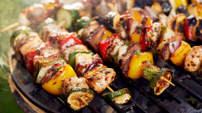 
"Tous ceux qui pratiquent le barbecue se doivent de savoir ça" - cette erreur de cuisson fréquente gâche vos barbecues            