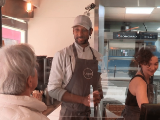 Gastronomie : le prix de la meilleure baguette de Paris décerné à Xavier Netry
Cette année, la meilleure baguette de Paris se trouve chez Xavier Netry. Une bonne nouvelle pour ses affaires, qui va également lui permettre de garnir les tables de l'Élysée pendant un an.