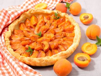 Pour préparer une tarte aux abricots bien croustillante, il y a un petit geste qui change tout (ça ne prend pas plus de temps)