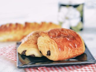 Un reste de pains au chocolat de la veille ? Voici la recette la plus gourmande pour leur donner une seconde vie