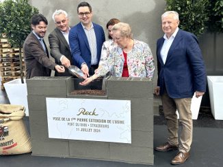 Thomas Riegert pose la première pierre de l’extension des Cafés Reck