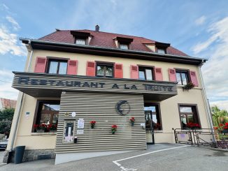 Christophe Pujol signe la rénovation de la truite à Illhaeusern.