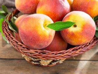 Vos pêches pourrissent trop vite ? Cet objet que vous avez forcément permet de les conserver plus longtemps