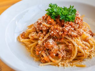 "Ça facilite la cuisson et ça nourrit la viande" – le secret des pâtes à la bolognaise de Philippe Etchebest